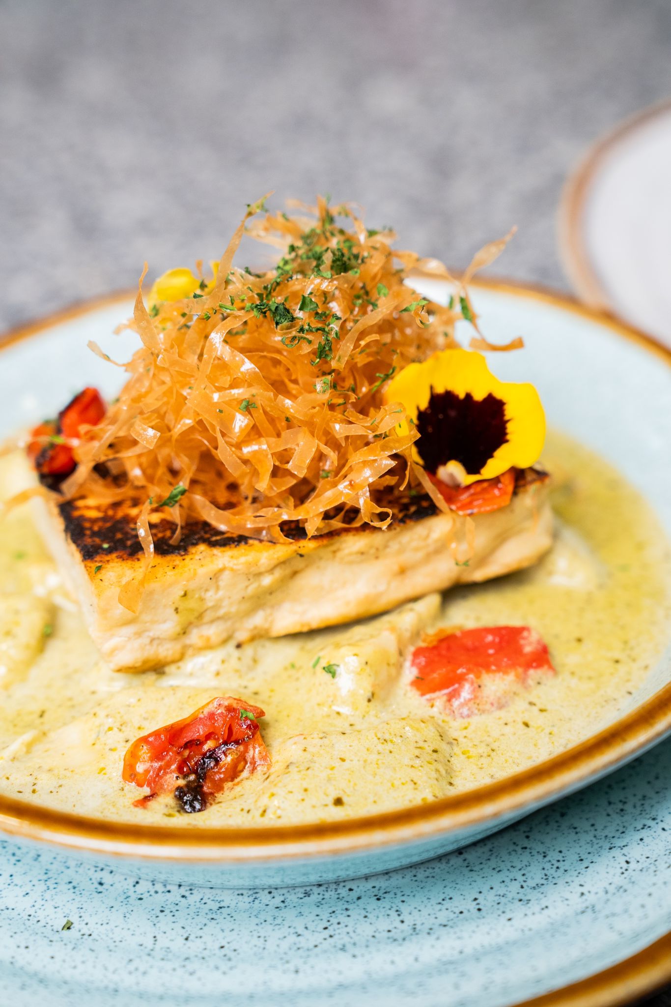 Tofu Salteado com Gnocchi de Pesto e Limão